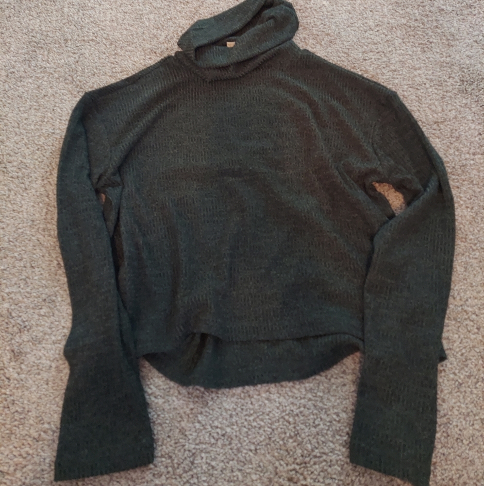 Semi Cropped sweater